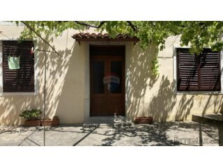 Novi Vinodolski, Centar, kuća, 130 m2