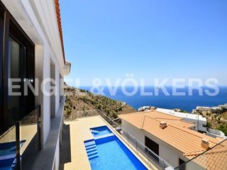 New Modern Villa With Spectacular Views