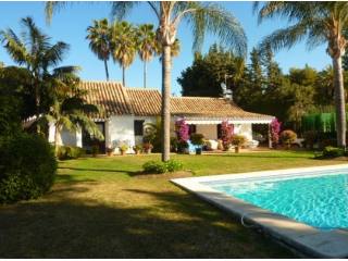 Villa for sale in El Paraiso Alto..