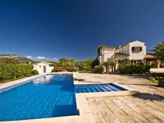 High-quality country house in a quiet..