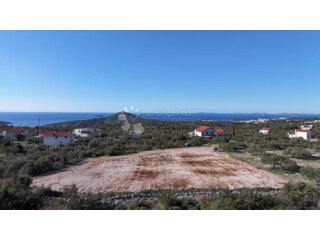 Građevinsko zemljište od 1285m2 u zaleđu Primoštena