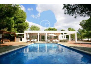Modern villa in walking distance from..