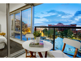 This Modern Cityside Retreat Truly..