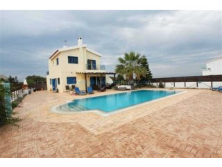 House Detached - For Sale - 4 Bedrooms