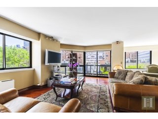 3 bedroom Apartment For Sale: 200 EAST..