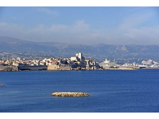 Antibes Beachfront 4/5 Bedroom Apt. Top..