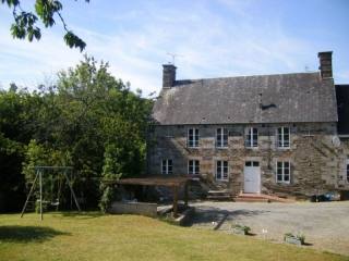 Pretty Family Property With Guest Gite