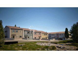 ROVINJ - trosoban stan na prvom katu u manjoj zgradi