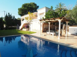 4 Bedrooms - Villa - Alicante - For Sale