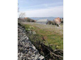 GRAĐEVINSKO ZEMLJIŠTE SA POGLEDOM NA MORE