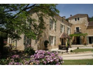 An Elegant And Beautifully Restored..