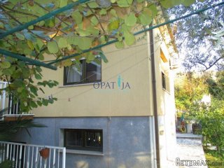 Ičići, drugi red od mora, stan u prizemlju