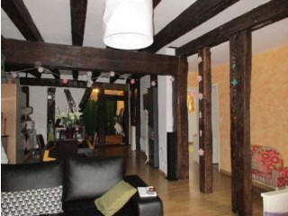 ancien avec appartements et commerce..