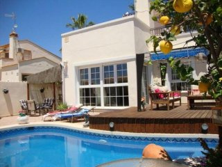 3 Bedrooms - Villa - Alicante - For Sale