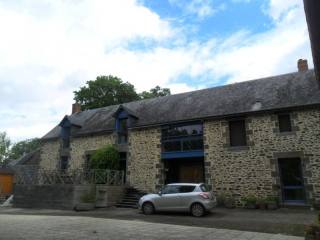 Longere with Pool and Sauna