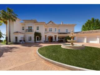 Stunning Estate with Fabulous Sea Views..