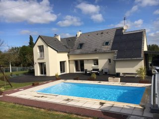 Detached House with Swimming Pool