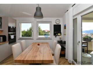 Kastav - predivan stan s pogledom na more, 110 m2