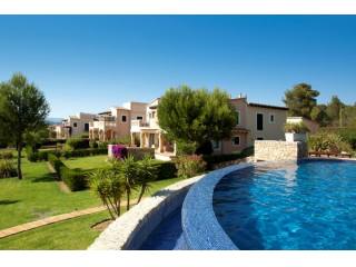 Southwest-facing apartment in Santa..