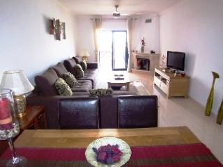Spacious top floor apartment with sea..