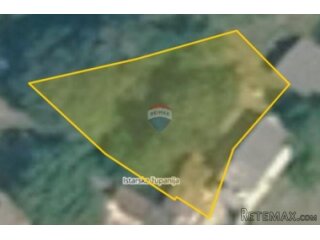 Rovinj, 9 km, građevinska parcela 325 m2, mirna lokacija
