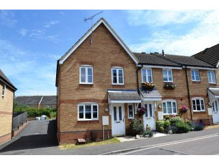 3 bedroom end of terrace house to rent