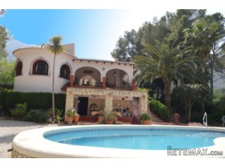 Charming country residence, with separate guest house, on a..
