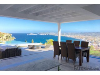 Luxurious villa with amazing open views of the Bay of Javea..