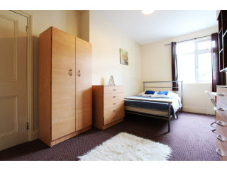 Single with double bed near Stratford..
