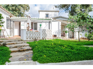 6 bedroom detached villa for sale
