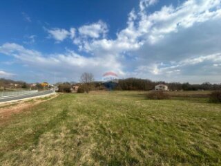 Pićan, građevinsko zemljište 695 m2