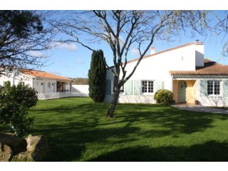 4 Bedroom Gated Villa With Garden..