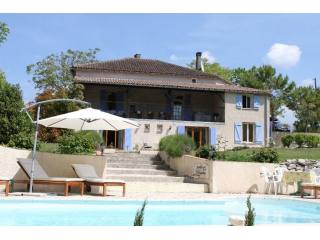 House With 4 Bedrooms, Apartment & Pool