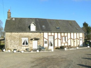 Country House and Guest Cottage with..