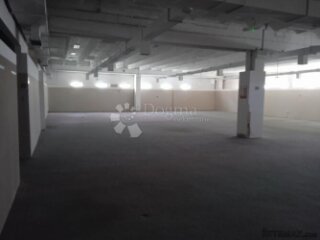 Prostran poslovni prostor 1100m2 PULA