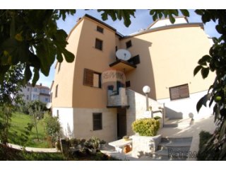 PULA, ŠTINJAN, KUĆA S APARTMANOM I GRAĐEVINSKIM...