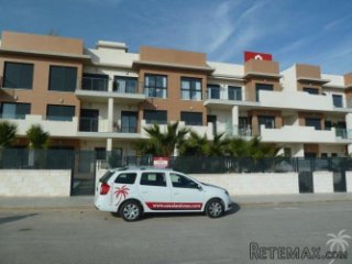 Very close to a brand new shopping mall, this residence..