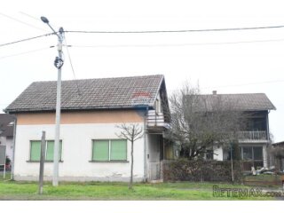 Garešnica, centar - više nekretnina na jednoj parceli-stambe