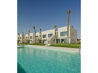 SEA VIEWS 2 bed 2 bath Penthouses on Lo..