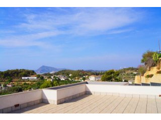High end villa with sea views for..