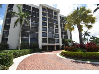 6875 Willow Wood Dr #2082, Boca Raton..
