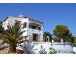 An impressive detached villa south east facing with..