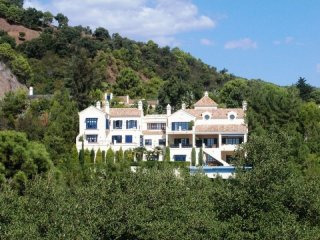 5 Bedrooms - Villa - Malaga - For Sale