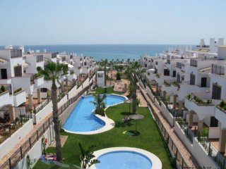 Habitaciones: 2 Baños: 2 Construidos: 66m2 Cocinas: 1..