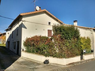 2/3 Bed Property In A Sought-After..