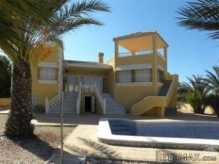 This beautiful new villa is located between the Mar Menor..