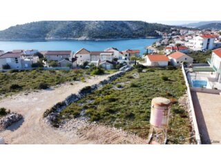 GRAĐEVINSKO ZEMLJIŠTE 150 m OD MORA