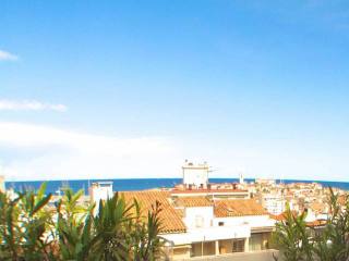 Roof top apartment near town centre of..