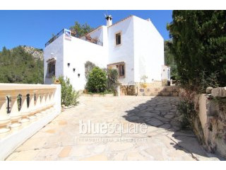 Detached villa on a lovely urbanisation..