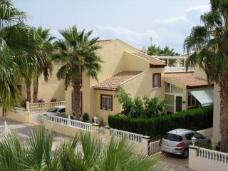 3 Bedrooms - Villa - Alicante - For Sale